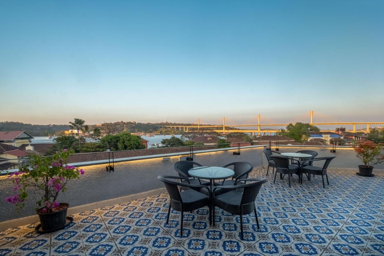 O Pierre - Fontainhas Hotel Panaji Buitenkant foto